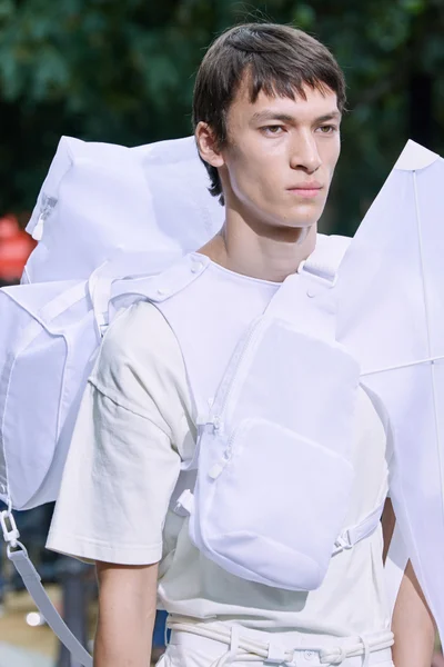 Look 125